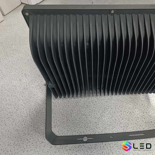 Đèn pha vuông 250w phía sau